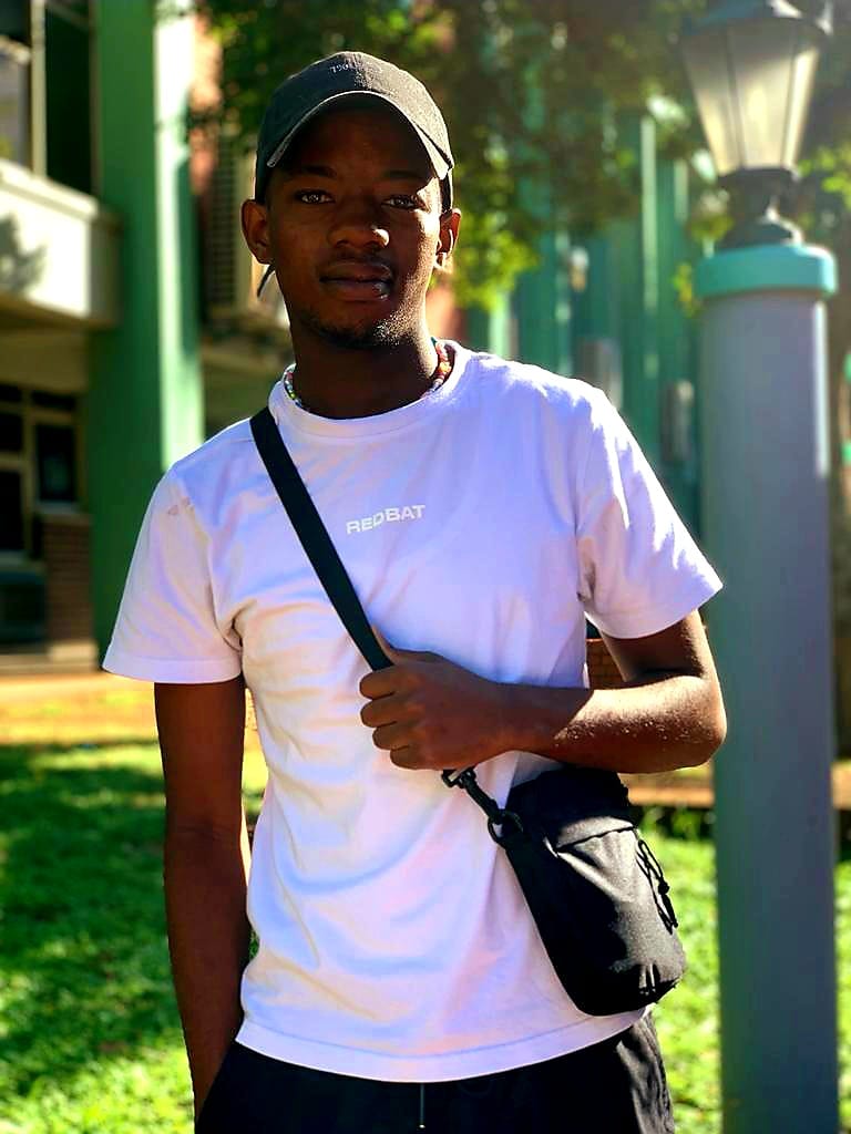 Aphelele Makhaza